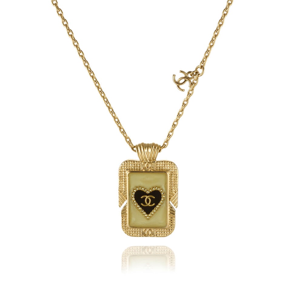 CHANEL: ENAMEL NO. 5 PENDANT NECKLACE Fall 2021: CHANEL: ENAMEL NO. 5 PENDANT NECKLACE Fall 2021 • Silver Tone Pendant on Chain with No 5 and CC Logo Black and White detail • Adjustable Lobster Closure • Measures Adjustable 27 cm -