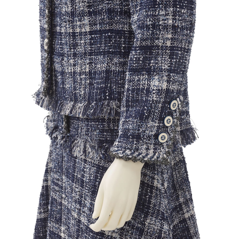 CHANEL: NAVY AND SILVER FANTASY TWEED SKIRT SUIT ENSEMBLE Pre-Spring 2018 - 3