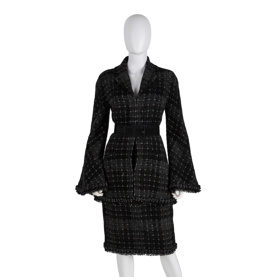 CHANEL: GREY TWEED BELTED SKIRT SUIT ENSEMBLE Fall 2008 | Look 10: CHANEL: GREY TWEED BELTED SKIRT SUIT ENSEMBLE Fall 2008 | Look 10 • Grey and Black Tweed Exterior with Lurex Threading • Oversized Sleeve Detail • Hook and Eye and Zipper Closure 