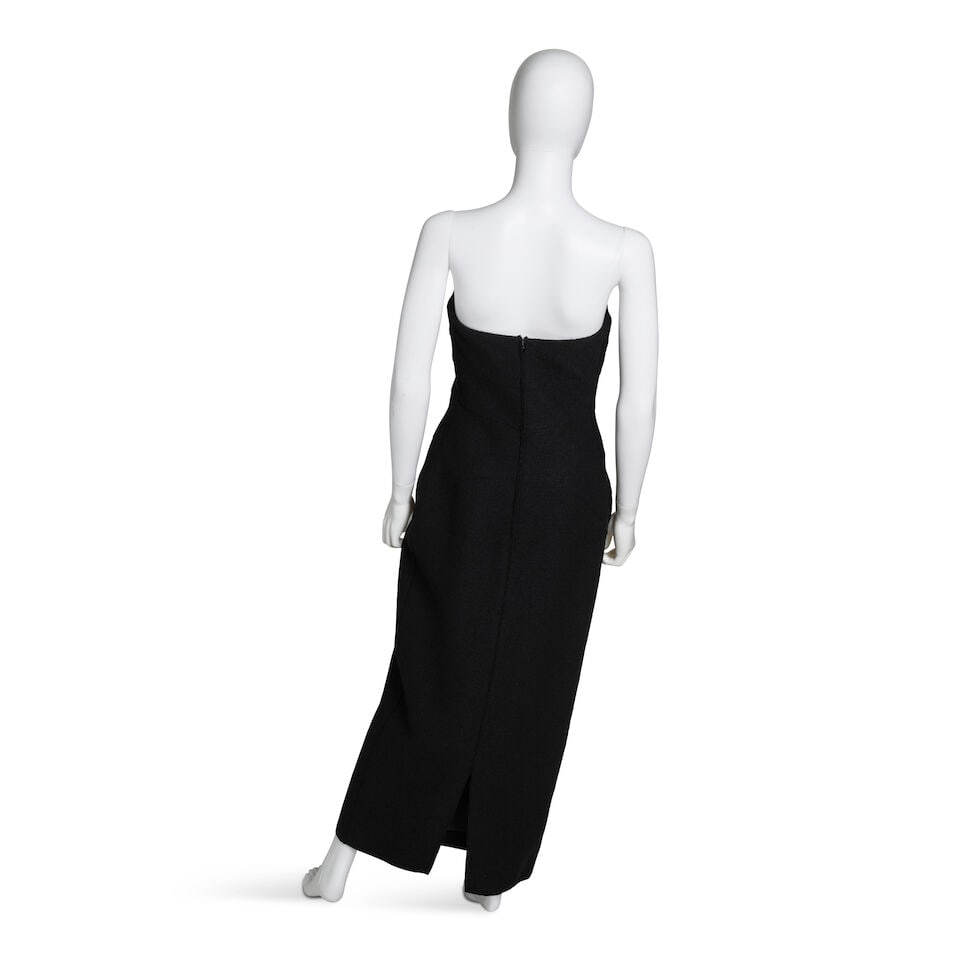 CHANEL: BLACK STRAPLESS DRESS Fall 1999 - 2
