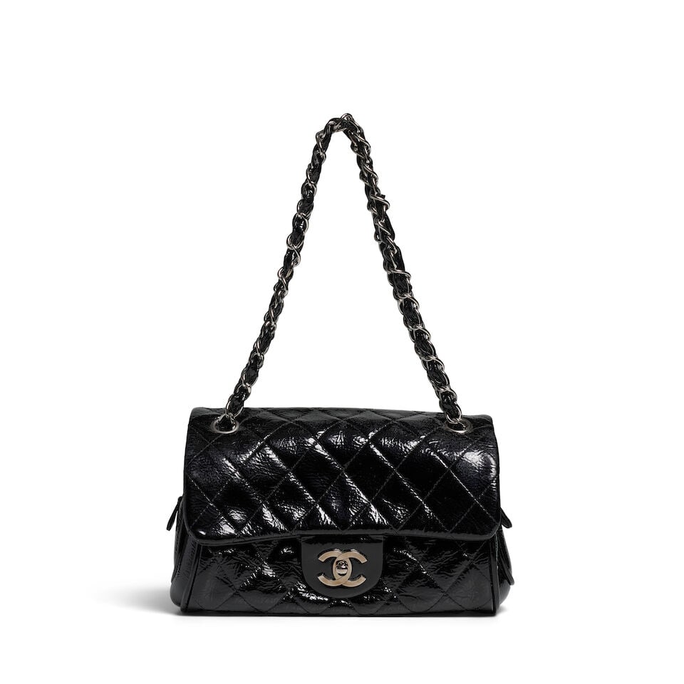 CHANEL: BLACK QUILTED PATENT LEATHER CHAIN ZIP BAG Spring/Summer 2008: CHANEL: BLACK QUILTED PATENT LEATHER CHAIN ZIP BAG Spring/Summer 2008 • Black Quilted Patent Leather Exterior • Silver Tone Hardware • Patent Leather and Chain Shoulder Strap •