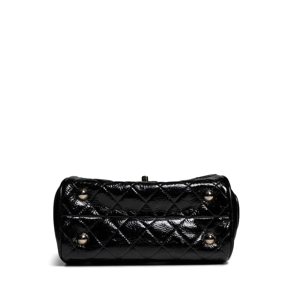 CHANEL: BLACK QUILTED PATENT LEATHER CHAIN ZIP BAG Spring/Summer 2008 - 2