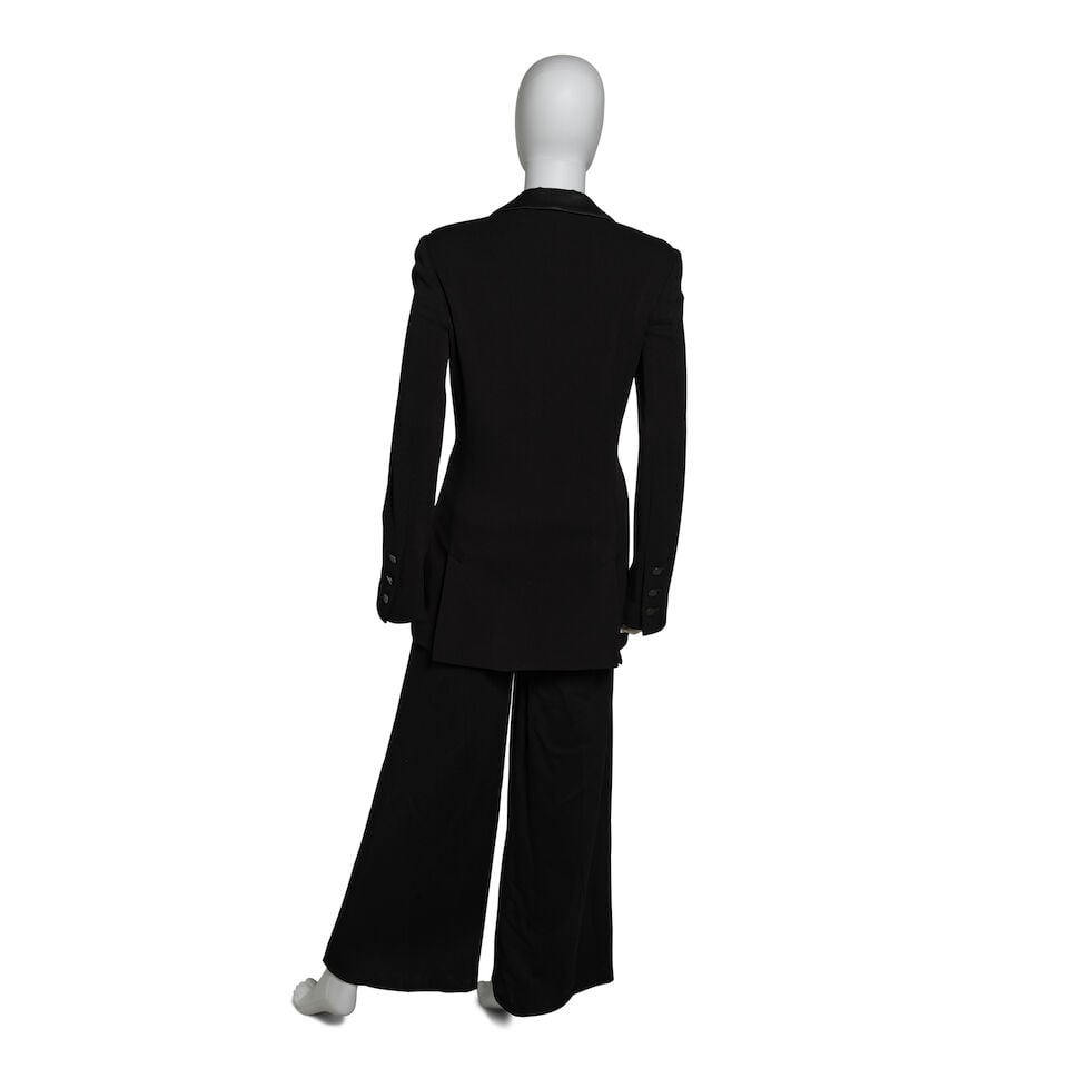 CHANEL: BLACK TUXEDO PANTSUIT Fall 2005 | Jacket Look 39 - 3