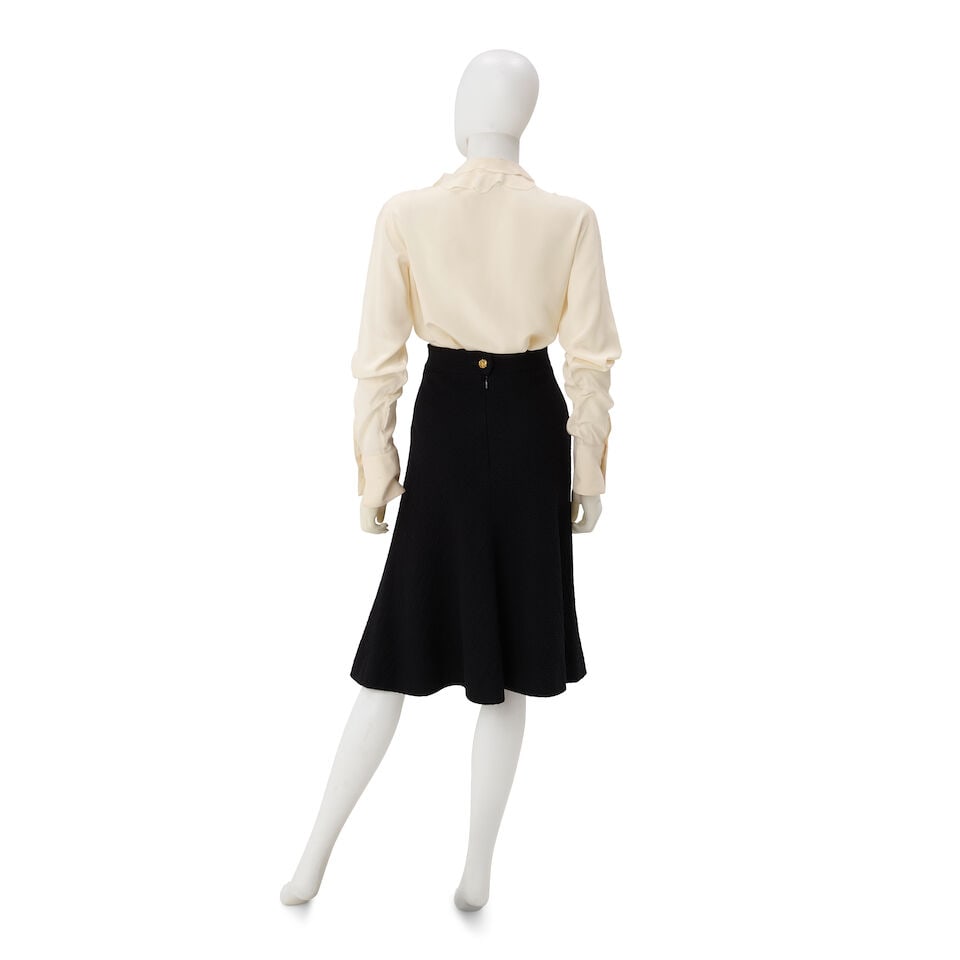 CHANEL: WHITE SILK BLOUSE AND BLACK TWEED SKIRT ENSEMBLE Fall 2009 - 2