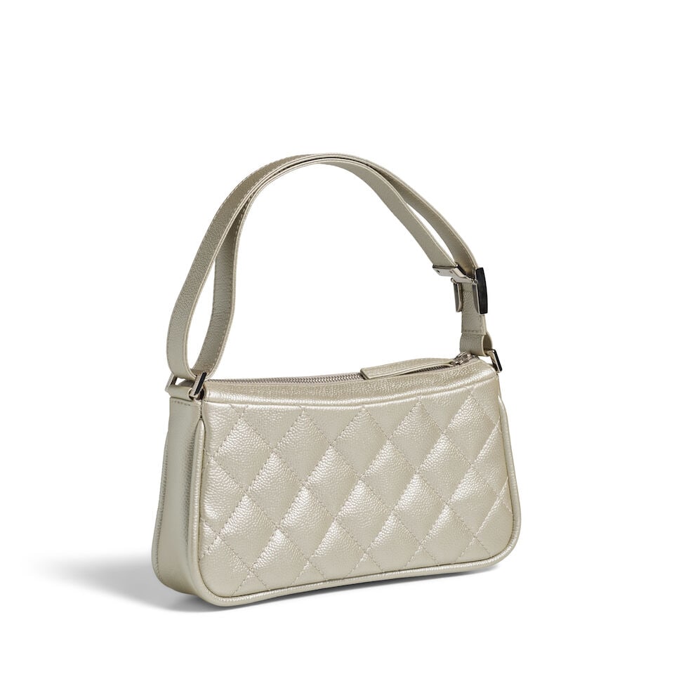 CHANEL: SILVER CAVIAR QUILTED TIMELESS POCHETTE 2005-2006 - 2