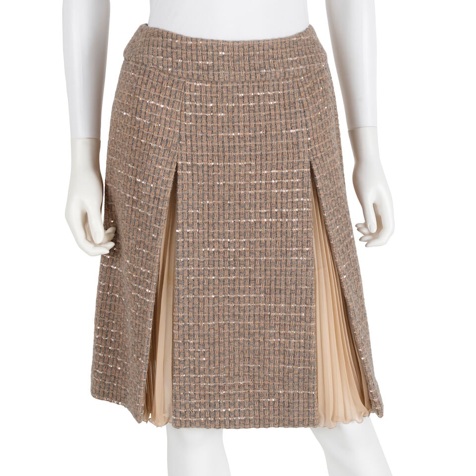 CHANEL: BEIGE TWEED EMBELLISHED SKIRT SUIT ENSEMBLE Fall 2000 | Look 14 - 3
