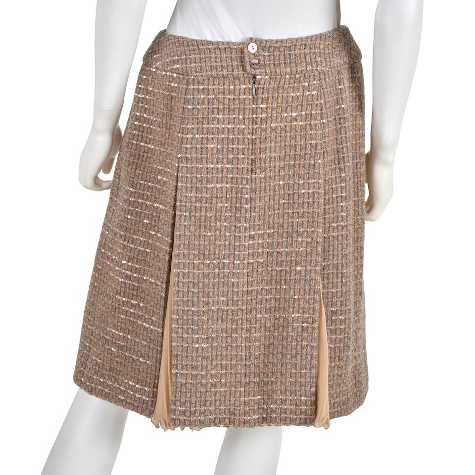 CHANEL: BEIGE TWEED EMBELLISHED SKIRT SUIT ENSEMBLE Fall 2000 | Look 14 - 4