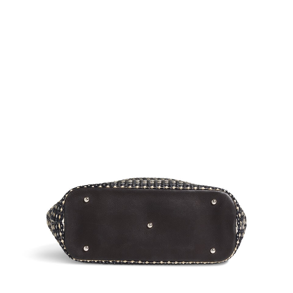 CHANEL: CC RAFFIA TOTE Resort 2014 - 3
