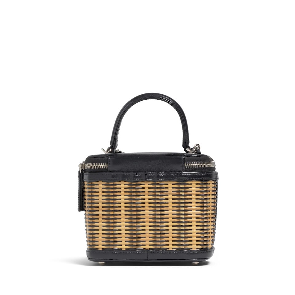 CHANEL: SMALL TAKE AWAY VANITY CASE Cruise 2020 - 3