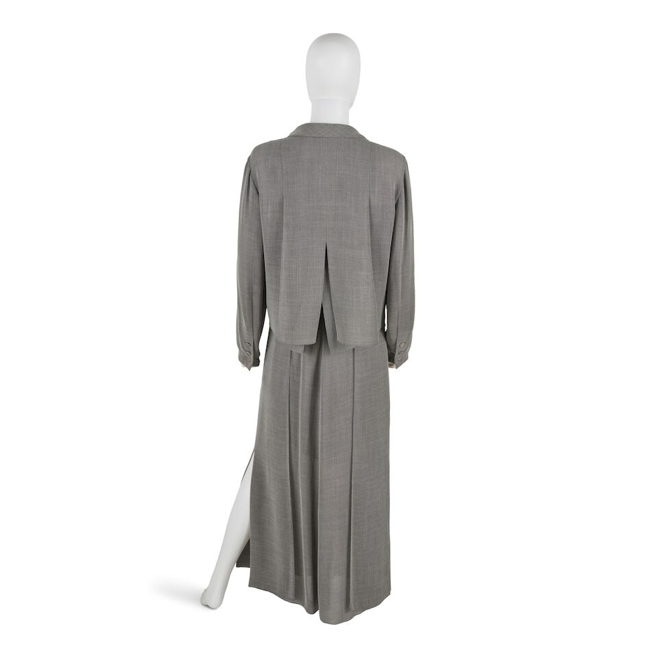 CHANEL: GREY SKIRT SUIT ENSEMBLE Spring 1999 - 4