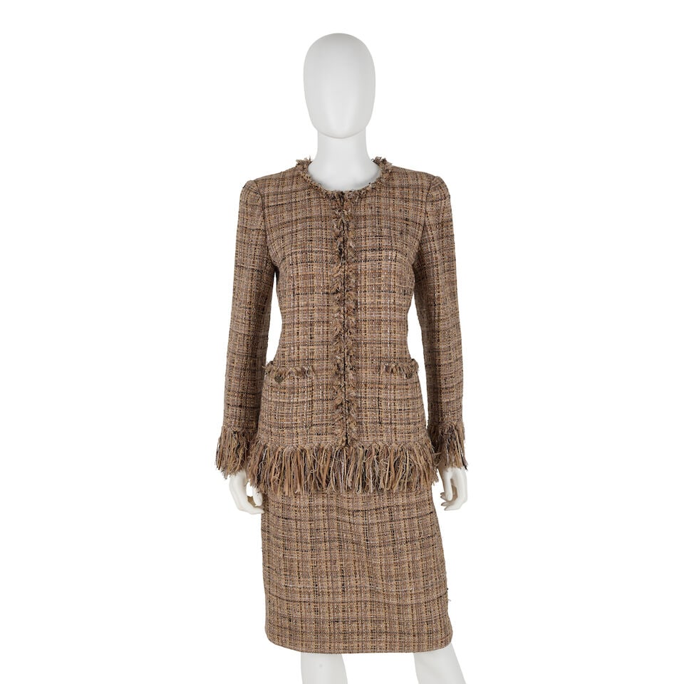 CHANEL: NEUTRAL TWEED FRINGE SKIRT SUIT ENSEMBLE Fall 2010: CHANEL: NEUTRAL TWEED FRINGE SKIRT SUIT ENSEMBLE Fall 2010 • Neutral Tweed Exterior • Neutral Fringe Trim on Jacket • Vent Split at Back of Skirt • Zipper Closure • Beige