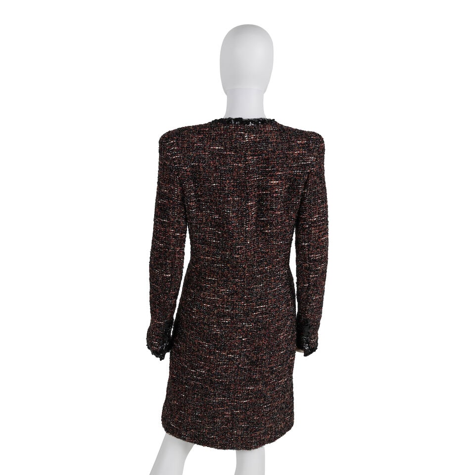 CHANEL: BROWN AND LUREX TWEED SEQUIN EMBELLISHED COAT Fall 2002 | Look 50 - 3