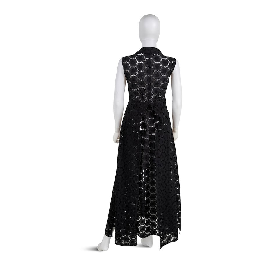 CHANEL: BLACK LACE SLEEVELESS DRESS Spring 2001 - 3