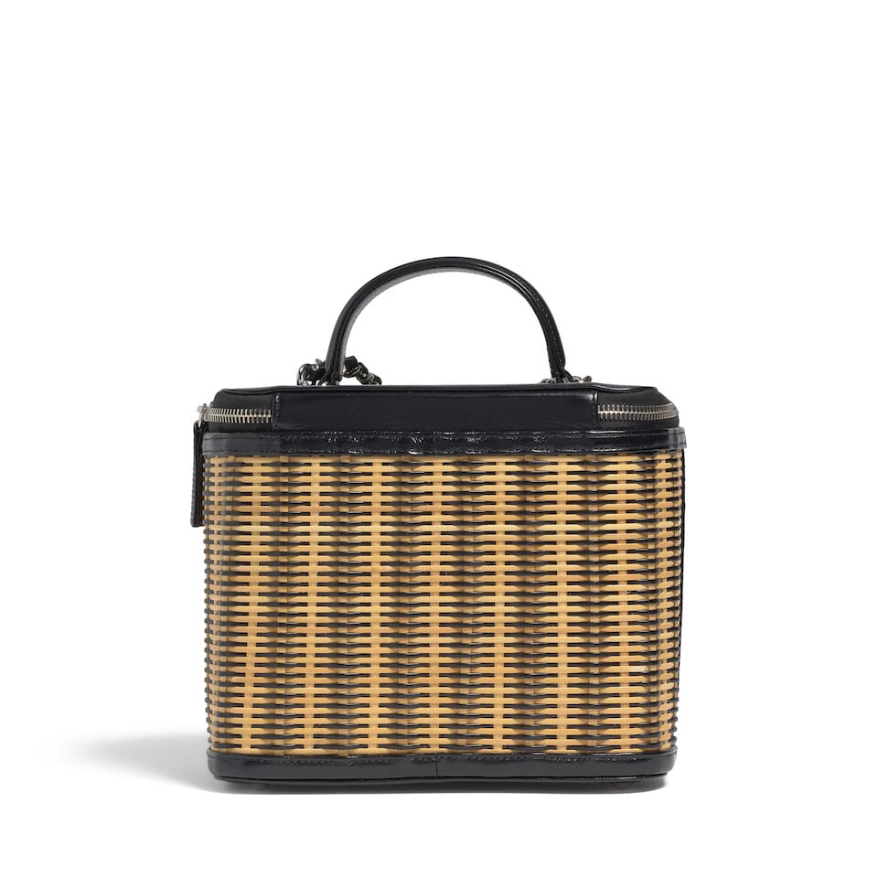 CHANEL: MEDIUM TAKE AWAY VANITY CASE Cruise 2020 - 3