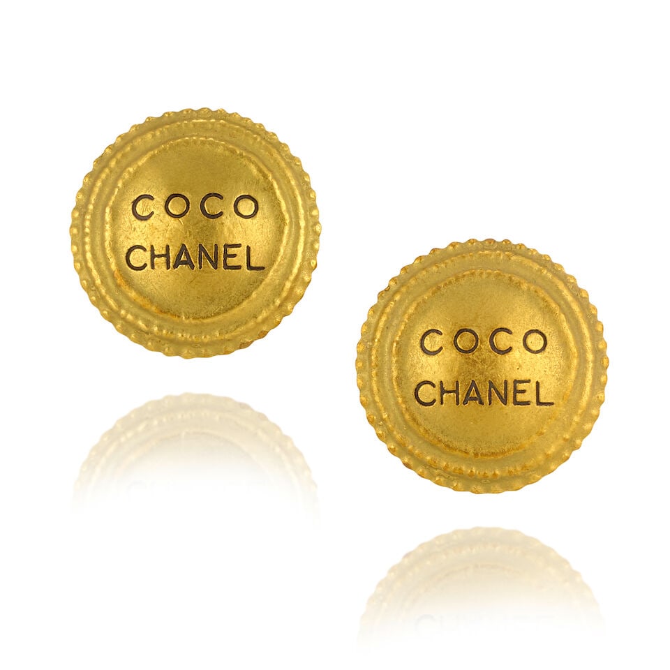CHANEL: COCO MEDALLION LOGO EARRNGS Fall 1994: CHANEL: COCO MEDALLION LOGO EARRNGS Fall 1994 • Gold Tone with Black Engraved Coco Chanel Logo Detail • Clip On Closure • Measures 3cm x 3cm For further information on this lot pleas