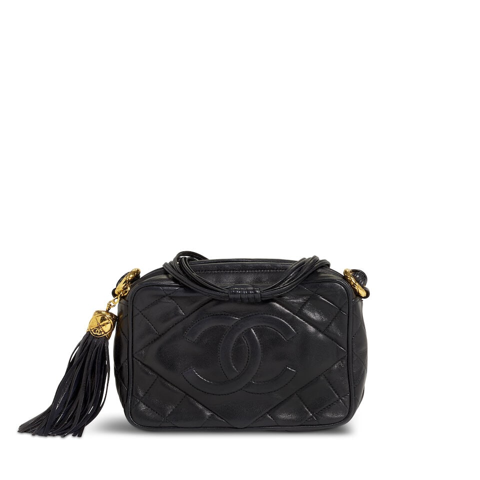 CHANEL: BLACK LEATHER TASSEL CAMERA BAG 1989-1991 - 2