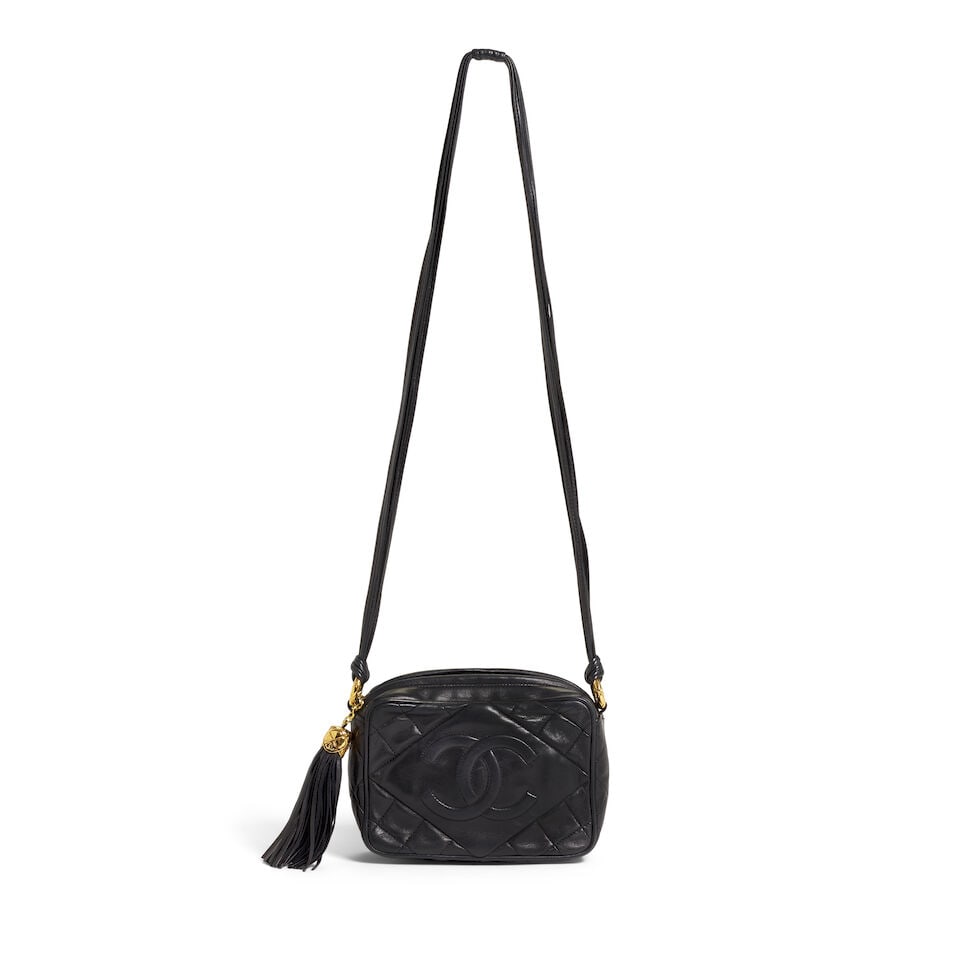 CHANEL: BLACK LEATHER TASSEL CAMERA BAG 1989-1991 - 3