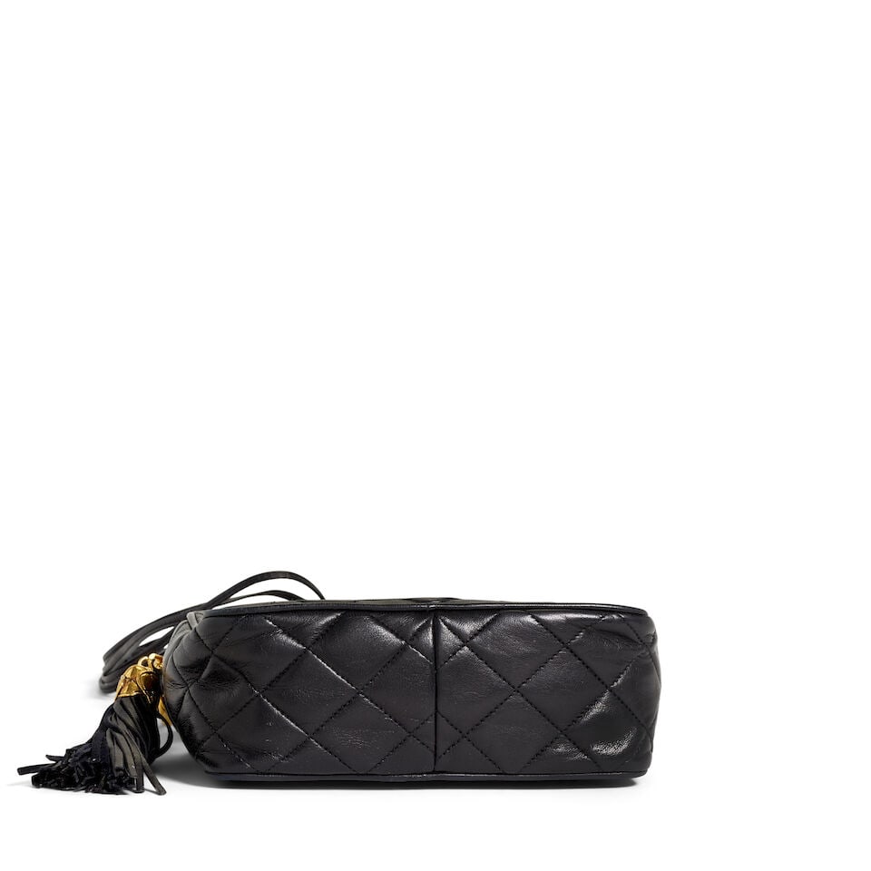 CHANEL: BLACK LEATHER TASSEL CAMERA BAG 1989-1991 - 4