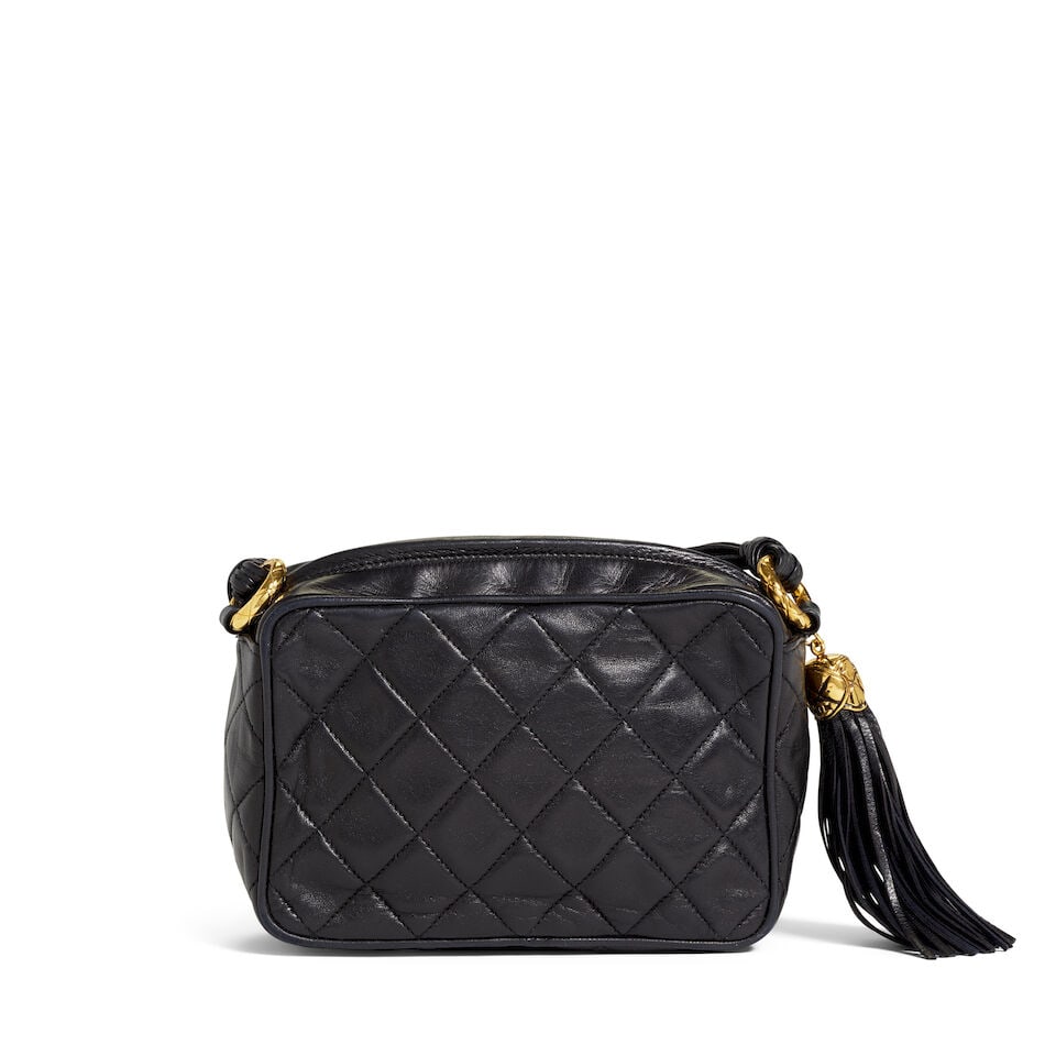 CHANEL: BLACK LEATHER TASSEL CAMERA BAG 1989-1991 - 5