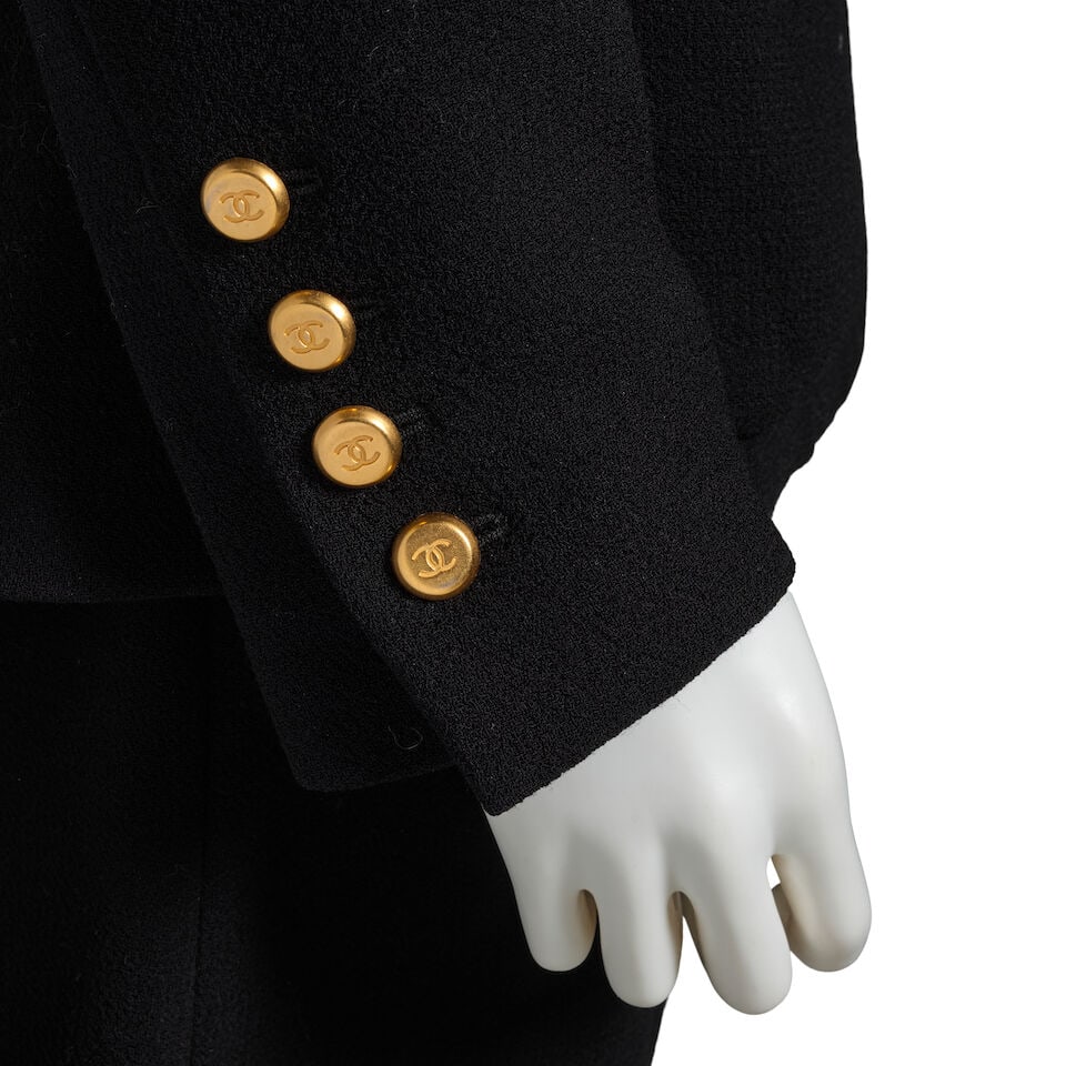 CHANEL: BLACK WOOL CREPE SKIRT SUIT ENSEMBLE Fall 1996 - 2