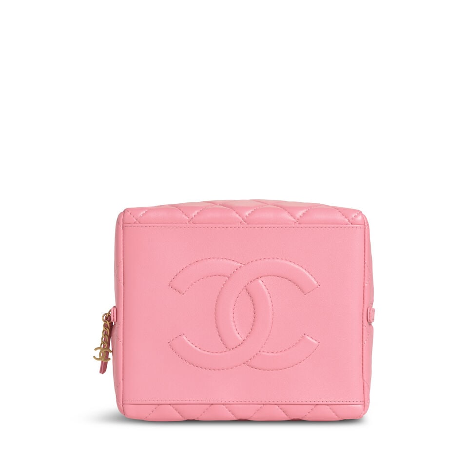 CHANEL: PINK QUILTED CALFSKIN SQUARE TOP HANDLE VANITY Metiers d'Art Paris-Senegal | Pre-Fall 2... - 4