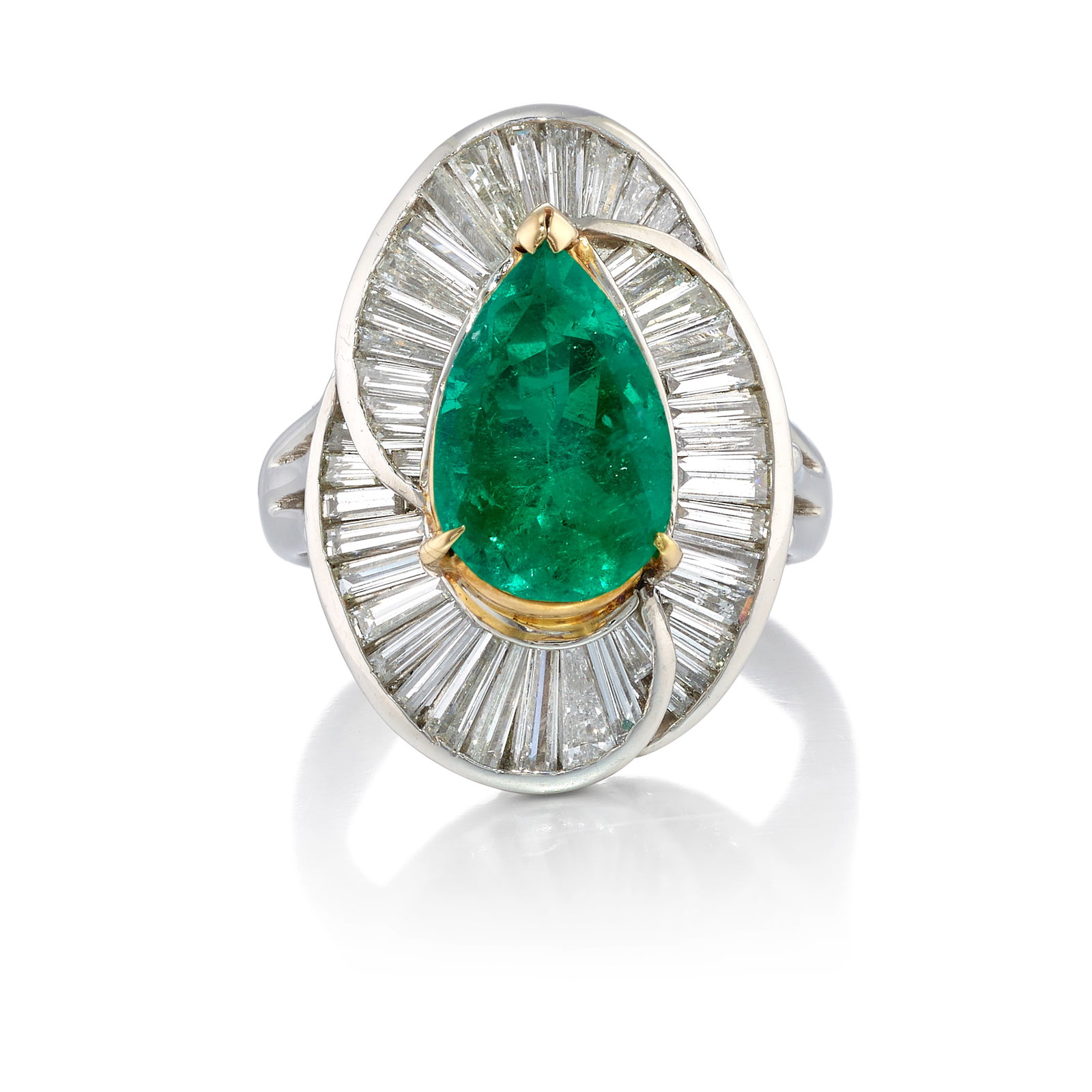 A PLATINUM, 18K GOLD, EMERALD AND DIAMOND RING (1 of 1)