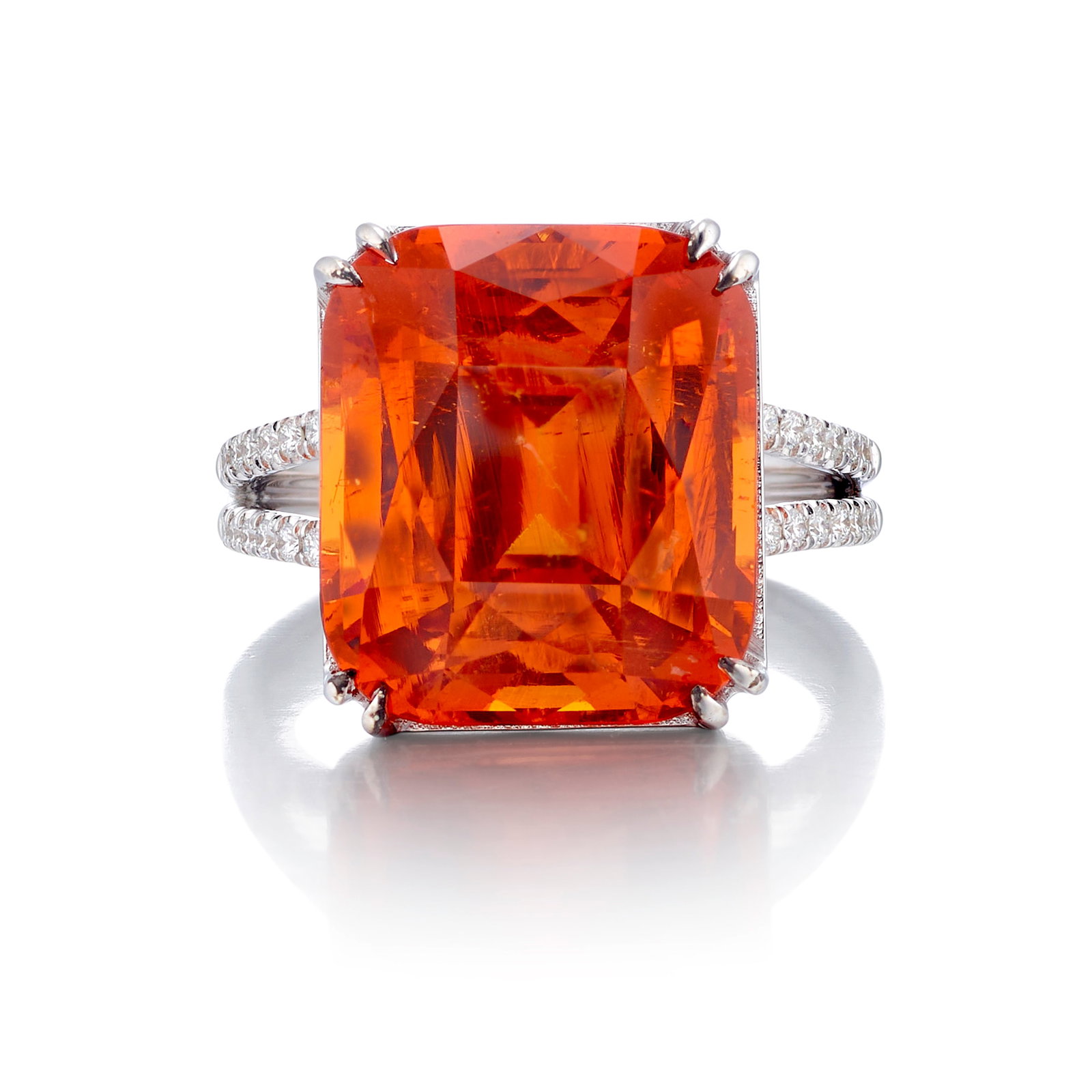AN 18K WHITE GOLD, GARNET AND DIAMOND RING (1 of 1)