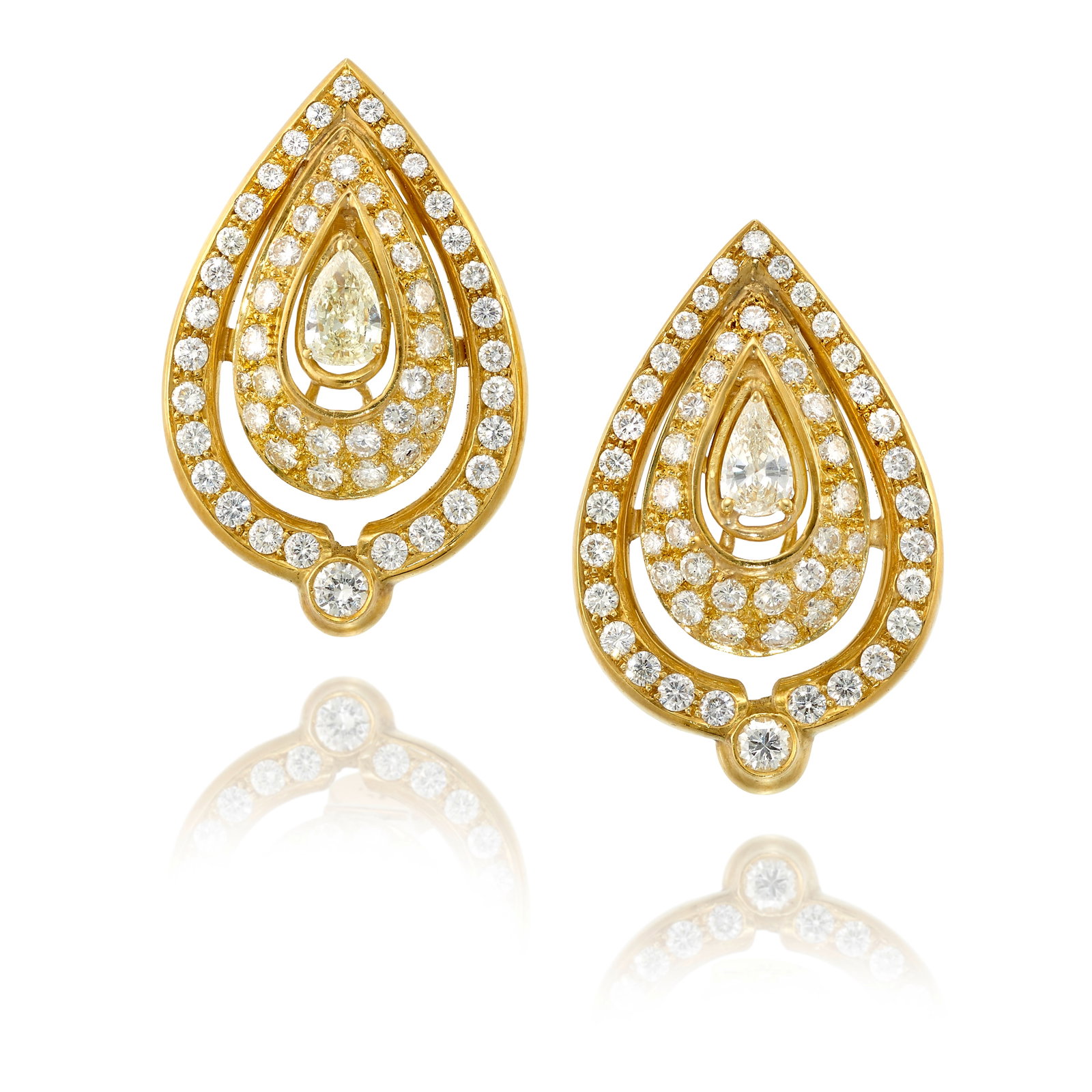 A PAIR OF 18K GOLD AND DIAMOND EARCLIPS (1 of 1)