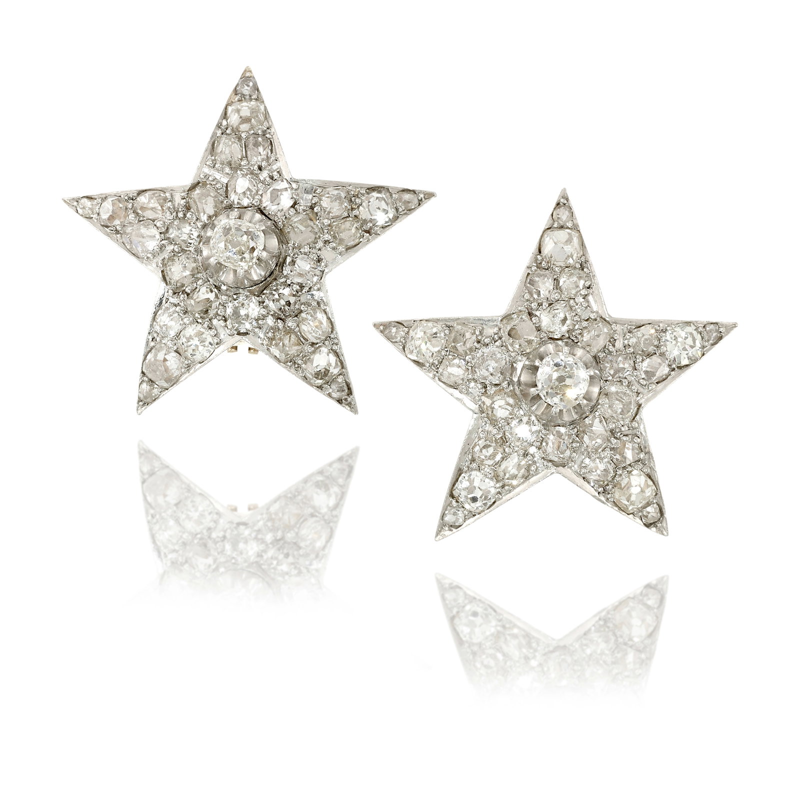 A PAIR OF DIAMOND EARRINGS (1 of 1)