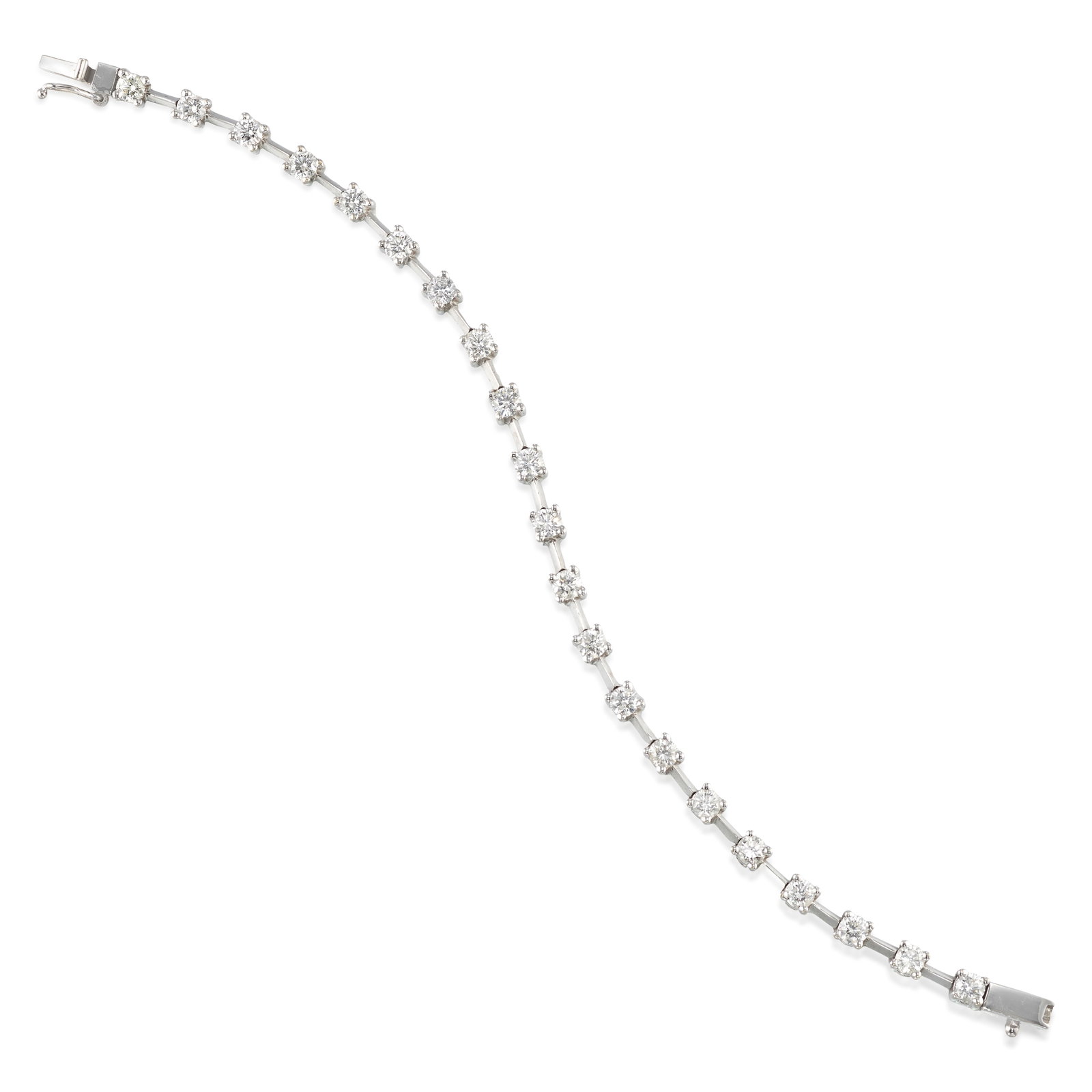 AN 18K WHITE GOLD AND DIAMOND BRACELET (1 of 1)