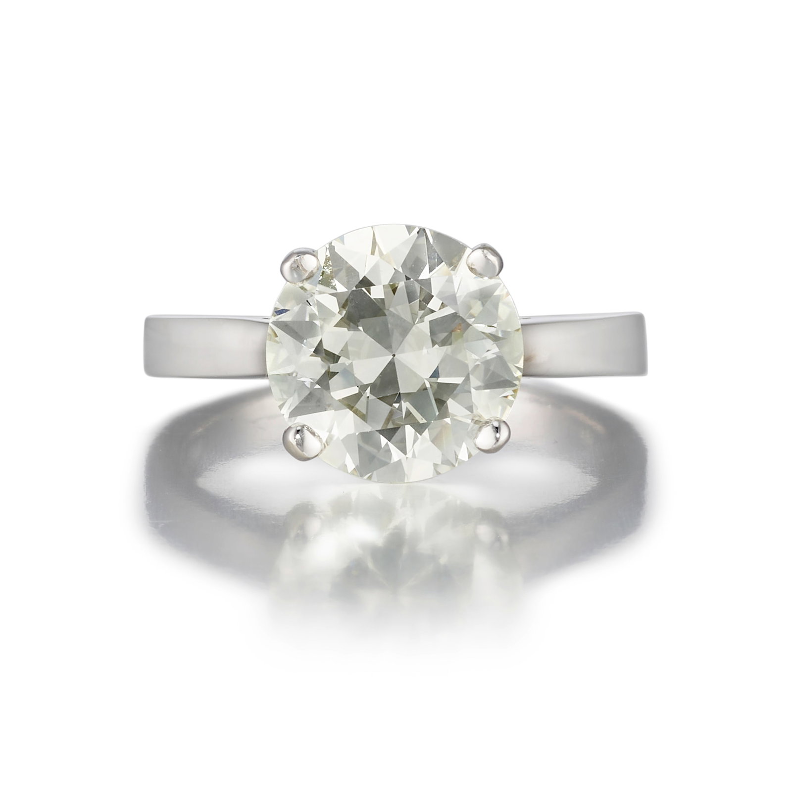 A 14K WHITE GOLD AND DIAMOND RING (1 of 1)