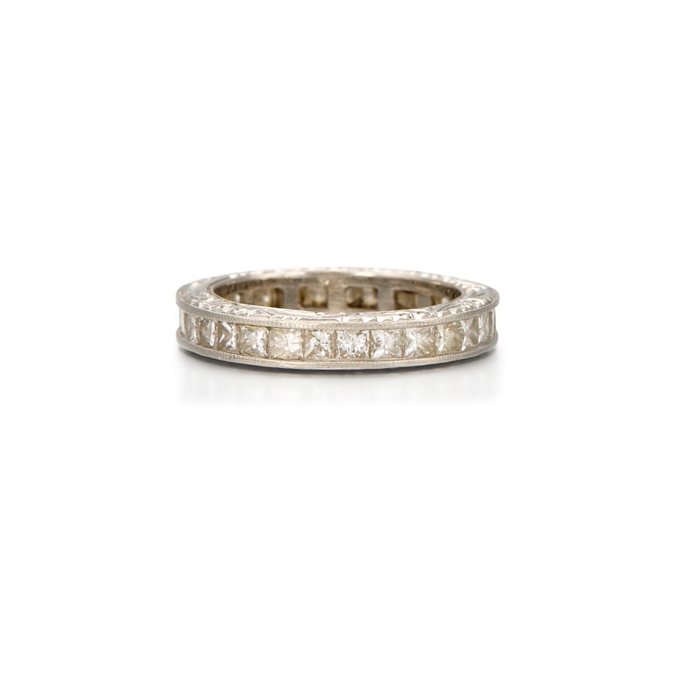 PLATINUM AND DIAMOND RING: PLATINUM AND DIAMOND RING • Numerous square shaped diamonds weighing approximately 1.50 carats total • Size 4 3/4 • Estimated gross weight: 4.7 grams Footnotes: OVERALL CONDITION: