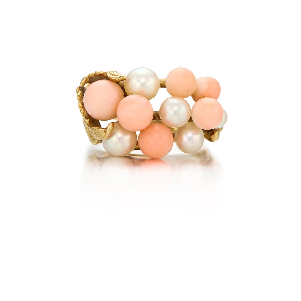 14K YELLOW GOLD, CULTURED PEARL, AND CORAL RING: 14K YELLOW GOLD, CULTURED PEARL, AND CORAL RING • Six round shaped coral measuring approximately 5.38mm in diameter • Five cultured pearls measuring approximately 3.27mm to 5.19mm in