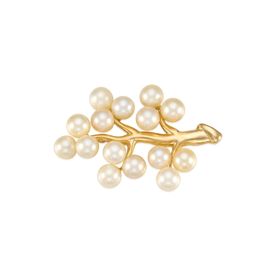14K YELLOW GOLD AND CULTURED PEARL BROOCH: 14K YELLOW GOLD AND CULTURED PEARL BROOCH • Fifteen cultured pearls measuring approximately 7.80mm in diameter • Measures 2 1/4 in. x 1 1/2 in. • Estimated gross weight: 14.5 grams F