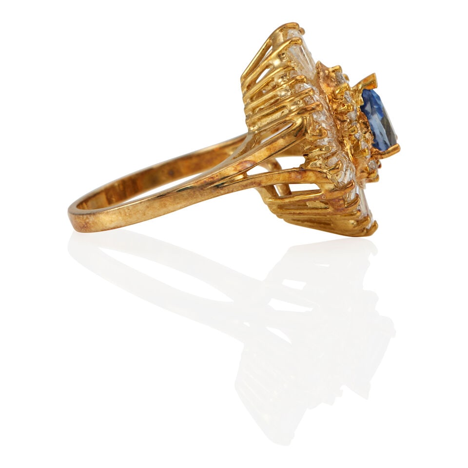 14K YELLOW GOLD, SYNTHETIC SAPPHIRE, AND DIAMOND RING - 3