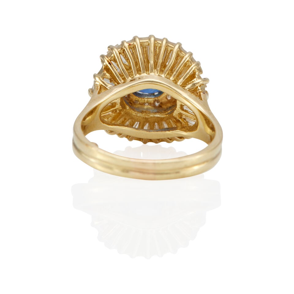 A 14K YELLOW GOLD, SAPPHIRE AND DIAMOND RING - 2