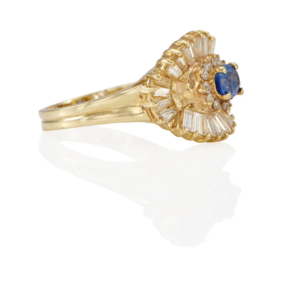 A 14K YELLOW GOLD, SAPPHIRE AND DIAMOND RING - 3
