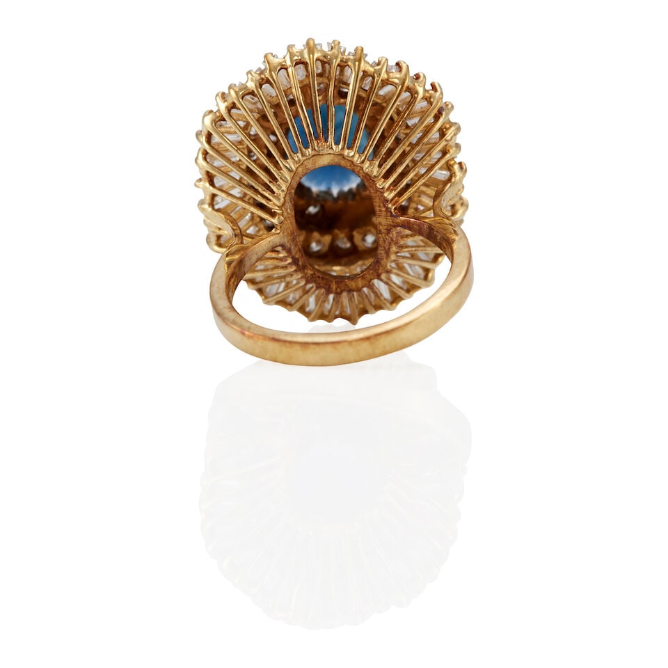 A 14K YELLOW GOLD, SAPPHIRE AND DIAMOND RING - 2
