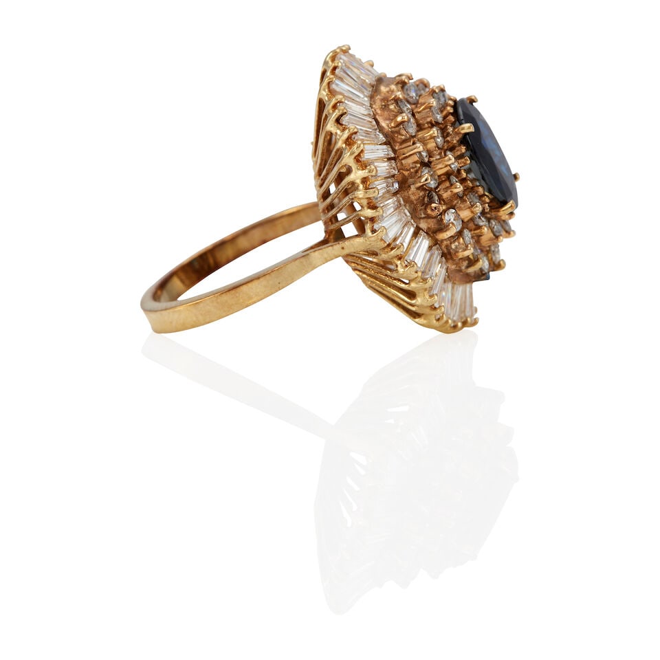 A 14K YELLOW GOLD, SAPPHIRE AND DIAMOND RING - 3