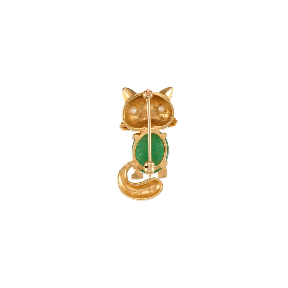 14K YELLOW GOLD, AVENTURINE QUARTZ AND PEARL CAT BROOCH - 2