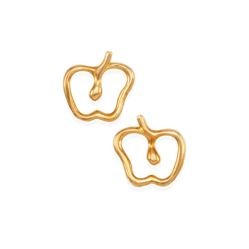 ELSA PERETTI FOR TIFFANY & CO.: 18K YELLOW GOLD EARRINGS: ELSA PERETTI FOR TIFFANY & CO.: 18K YELLOW GOLD EARRINGS • Signed TIFFANY & CO., PERETTI • Measures 11/16 in. x 11/16 in. • Estimated gross weight: 6.2 grams Footnotes: OVERALL
