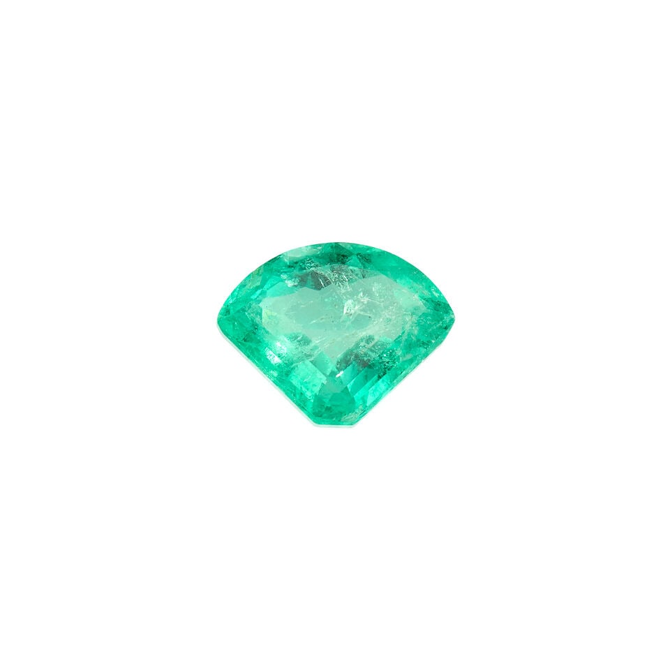 A LOOSE EMERALD: A LOOSE EMERALD • A triangular shaped emerald weighing approximately 10.02 carats, measures 14.59mm x 18.09mm x 7.86mm Footnotes: This lot is not accompanied by any gemological report and is
