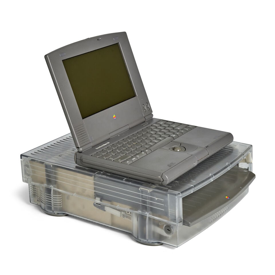 A CLEAR PLASTIC PROTOTYPE APPLE MACINTOSH POWERBOOK DUO DOCK WITH AN APPLE POWERBOOK DUO 280. Ap...: A CLEAR PLASTIC PROTOTYPE APPLE MACINTOSH POWERBOOK DUO DOCK WITH AN APPLE POWERBOOK DUO 280. Apple Macintosh PowerBook Duo 280/280c subnotebook laptop and Clear Plastic Prototype Apple Macintosh Powe
