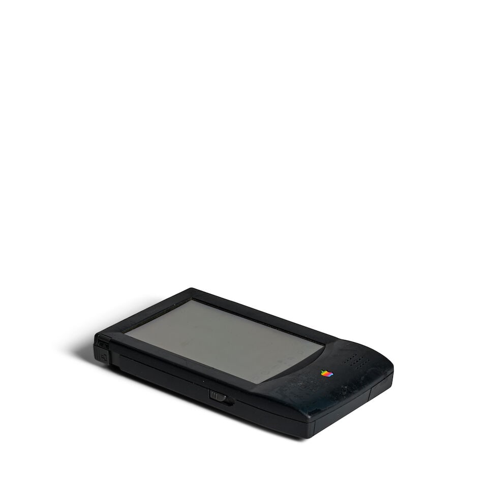 AN APPLE NEWTON MESSAGEPAD WITH MARKETING DISPLAY AND OTHER PROMOTIONAL MATERIAL. Apple Newton M... - 4
