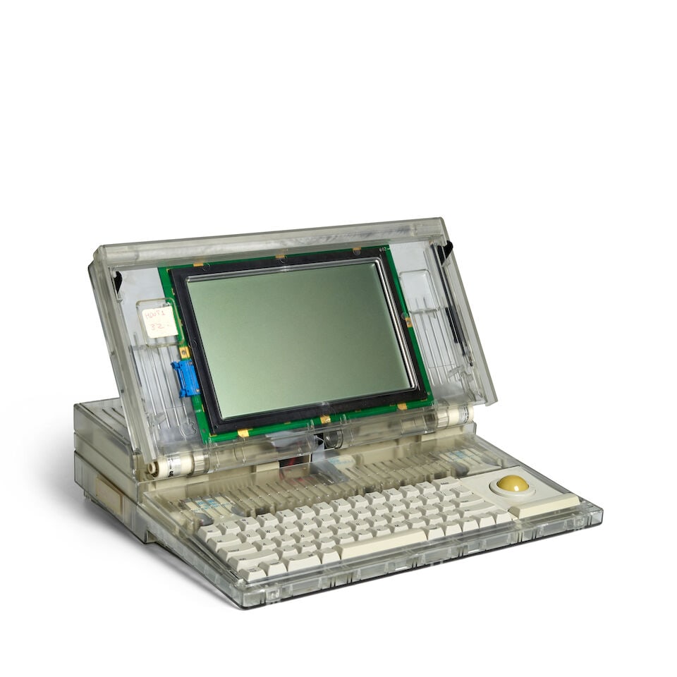 A CLEAR PLASTIC PROTOTYPE APPLE MACINTOSH PORTABLE. Clear Plastic Prototype Apple Macintosh Port...: A CLEAR PLASTIC PROTOTYPE APPLE MACINTOSH PORTABLE. Clear Plastic Prototype Apple Macintosh Portable. Apple Computer, Inc.: Cupertino, CA, ca. 1989. 360 x 390 x 100 mm (14 x 15 1/4 x 4 in) (with