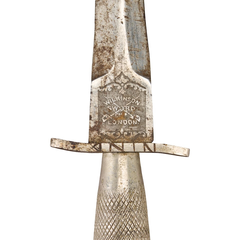 A WORLD WAR II FIRST PATTERN FAIRBAIRN-SYKES COMMANDO KNIFE WITH 'S' GUARD AND SHEATH. - 3