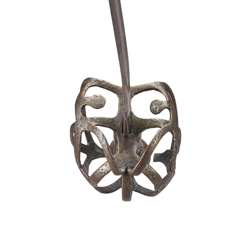 AN EARLY 18TH CENTURY ENGLISH BASKET HILT BACKSWORD. - 2