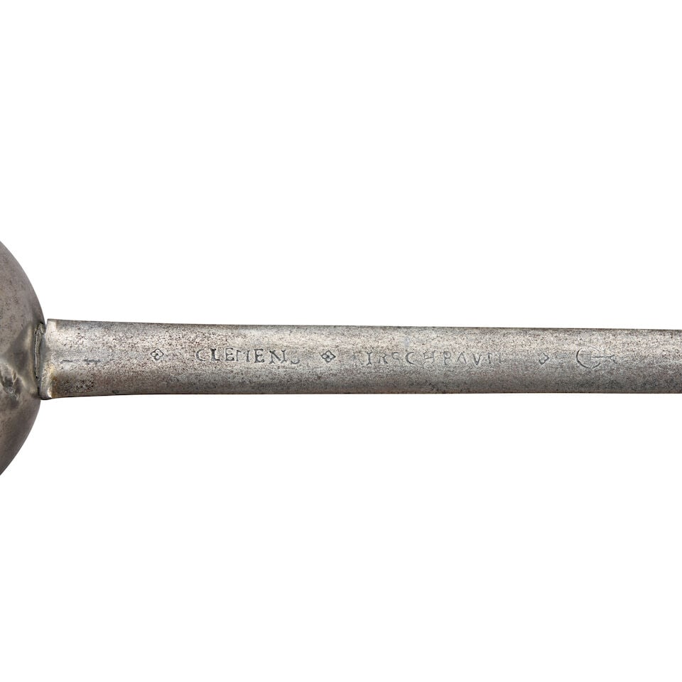 A LATE 17TH/EARLY 18TH CENTURY SPANISH CUP HILT BROADSWORD. - 2