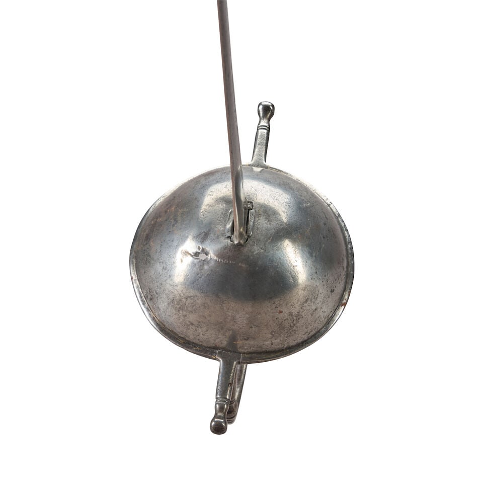 A LATE 17TH/EARLY 18TH CENTURY SPANISH CUP HILT BROADSWORD. - 3