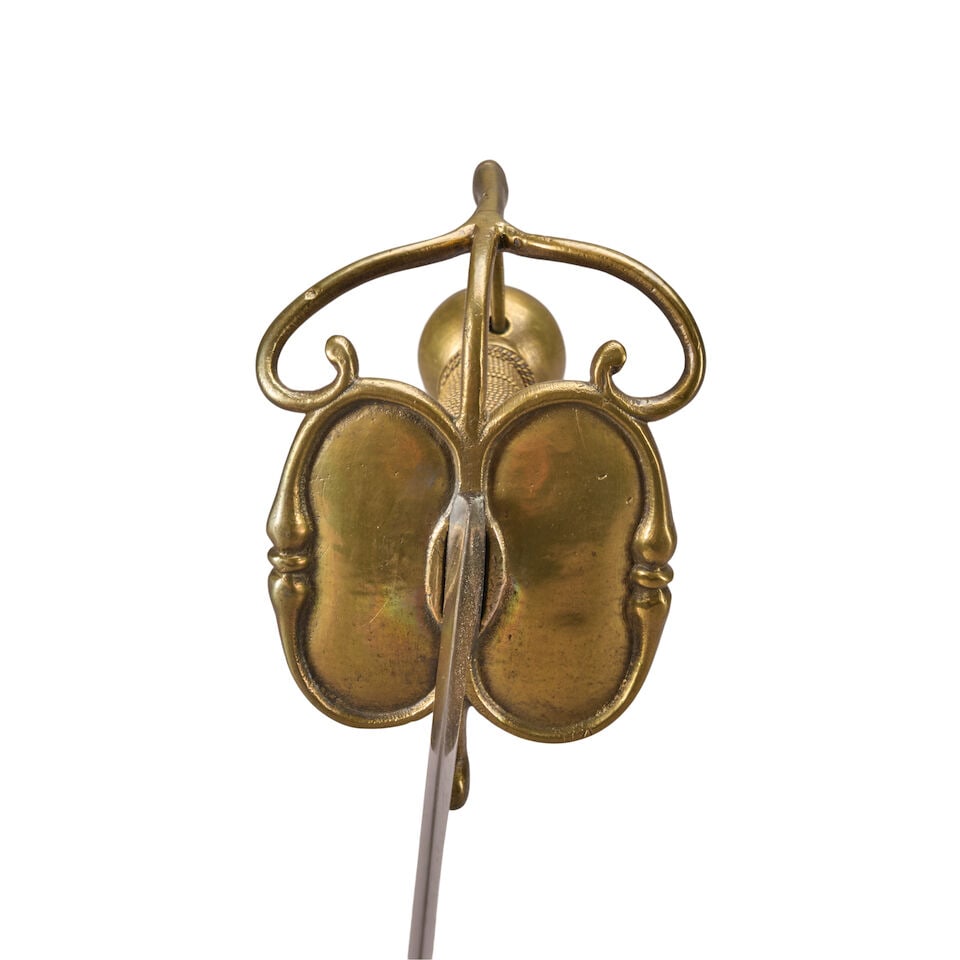 A LATE 17TH/EARLY 18TH CENTURY CAVALRY BROADSWORD. - 2